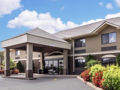 Hotel Comfort & - Near Robins Air Force Base Main Gate