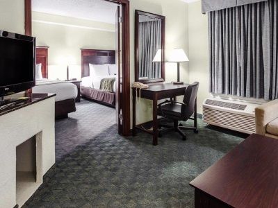 Hotel Comfort & - Near Robins Air Force Base Main Gate 2*